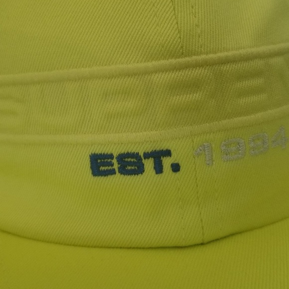 SUPREME - Embossed logo 6 pan cap - NWT - Picture 3 of 6